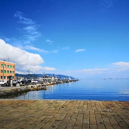 Monterosso***pretty Floor In 5 Terre Pignone
